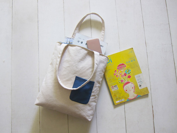 A4 Tote (Medium) + Outer Pocket (Creamy-White+Grey Blue) 4枚目の画像