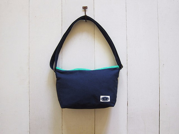 Cross Body Bag-Small (Zippered Closure W/ Adjustable Strap) 1枚目の画像