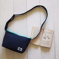 Cross Body Bag-Small (Zippered Closure W/ Adjustable Strap) 2枚目の画像