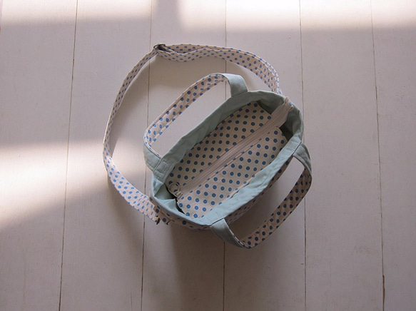 馬卡龍系列-帆布小號托特包 米白底水藍點 + 薄荷 (拉鍊開口+可拆可調式背帶) 第3張的照片