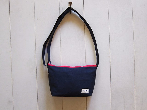 Cross Body Bag-Small (Zippered Closure W/ Adjustable Strap) 1枚目の画像