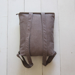 A4雙肩帆布後背包(拉鍊開口+磁扣袋蓋+外側拉鍊袋)-水洗褐色 / 米白 第5張的照片