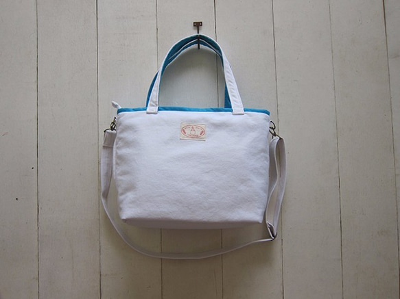 Medium Tote W/ Outer Pocket ,Zipper Closure,Should Strap 1枚目の画像