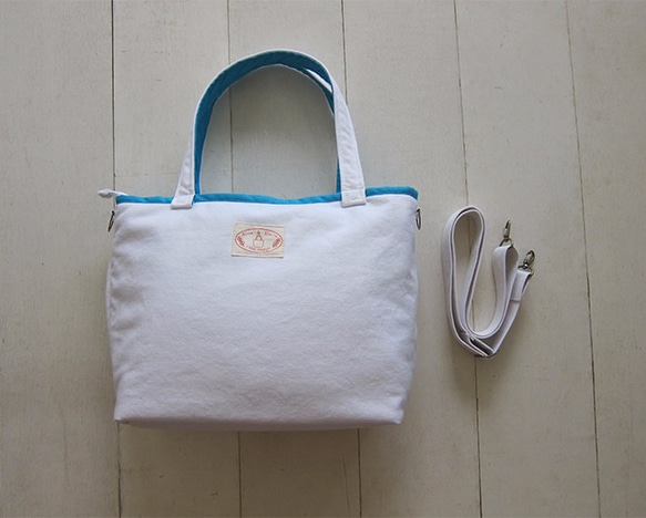 Medium Tote W/ Outer Pocket ,Zipper Closure,Should Strap 6枚目の画像