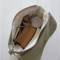 小號雙肩帆布後背包(拉鍊開口+磁扣袋蓋+外側拉鍊袋)-抹茶綠 / 米白 第4張的照片