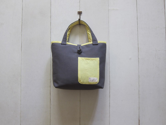 馬卡龍系列-帆布小號托特包 炭灰+淺黃 (木扣開口+外小口袋) 第1張的照片