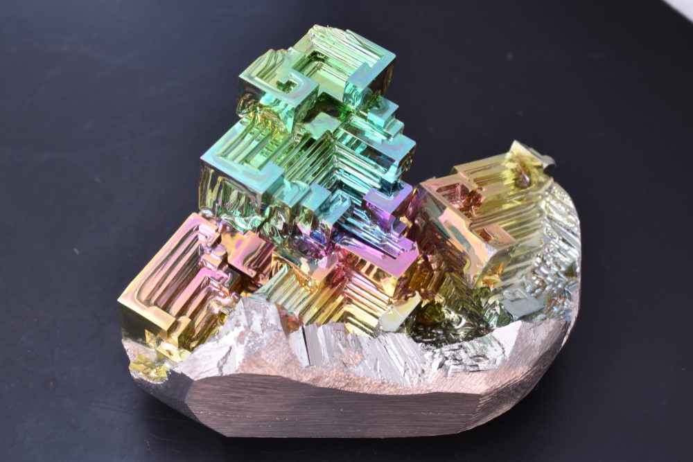 神秘的な美しさを持つビスマス結晶 432gケース付き