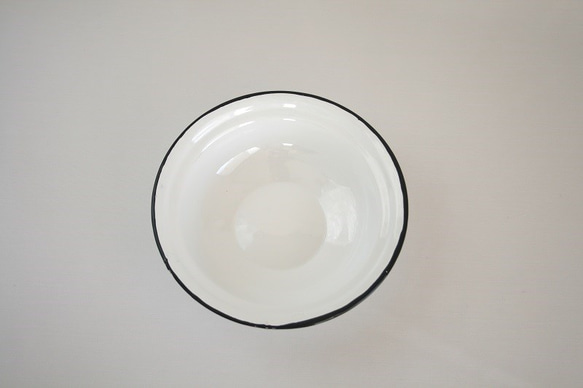 【値引済】￥700→￥490【ホウロウ皿】M　琺瑯　モロッコ　シンプル　白 3枚目の画像