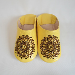 【値引済】￥6480→￥4536【ビーズ・バブーシュ】黄・スモークゴールド ／ レディース　モロッコ　手作り　高品質革 2枚目の画像