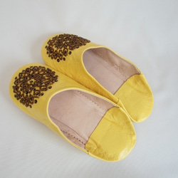 【値引済】￥6480→￥4536【ビーズ・バブーシュ】黄・スモークゴールド ／ レディース　モロッコ　手作り　高品質革 4枚目の画像