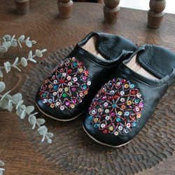 【値引済】￥6480→￥4536【ビーズ・パイピング＊バブーシュ】黒・サラダ /2way  手作り　高品質革 1枚目の画像