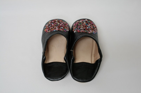 【値引済】￥6480→￥4536【ビーズ・パイピング＊バブーシュ】黒・サラダ /2way  手作り　高品質革 3枚目の画像