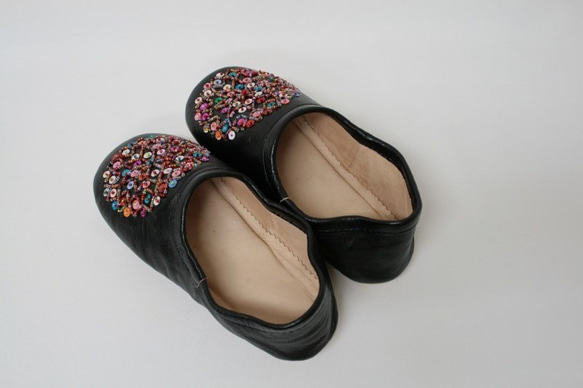 【値引済】￥6480→￥4536【ビーズ・パイピング＊バブーシュ】黒・サラダ /2way  手作り　高品質革 4枚目の画像