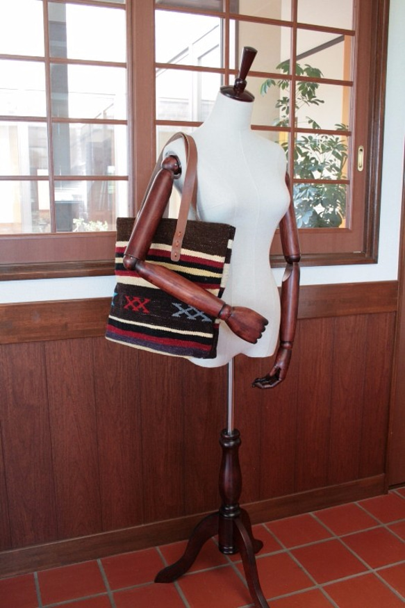 【値引済】￥9400→￥6580【トートバッグ／ヴィンテージキリム】革ハンド　モロッコ　ハンドメイド 1枚目の画像