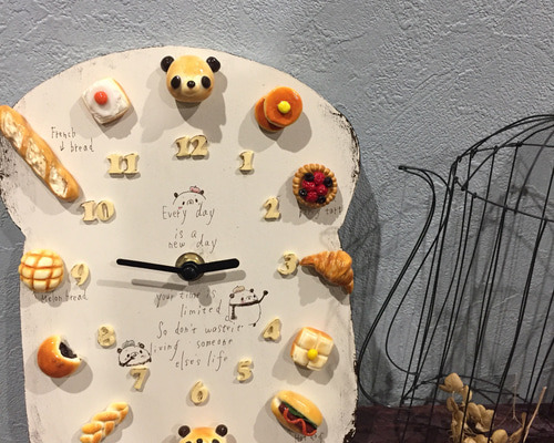 ミニチュアフード パンの置き時計作ってみました♪ 受注製作]ミニチュアフードの時計*パン屋さん* - SWEET-PLUM'S