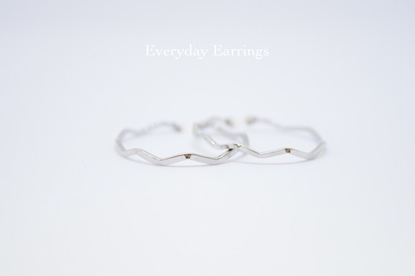 鋸齒狀環形耳環（銀色）[E18-311S] 第3張的照片