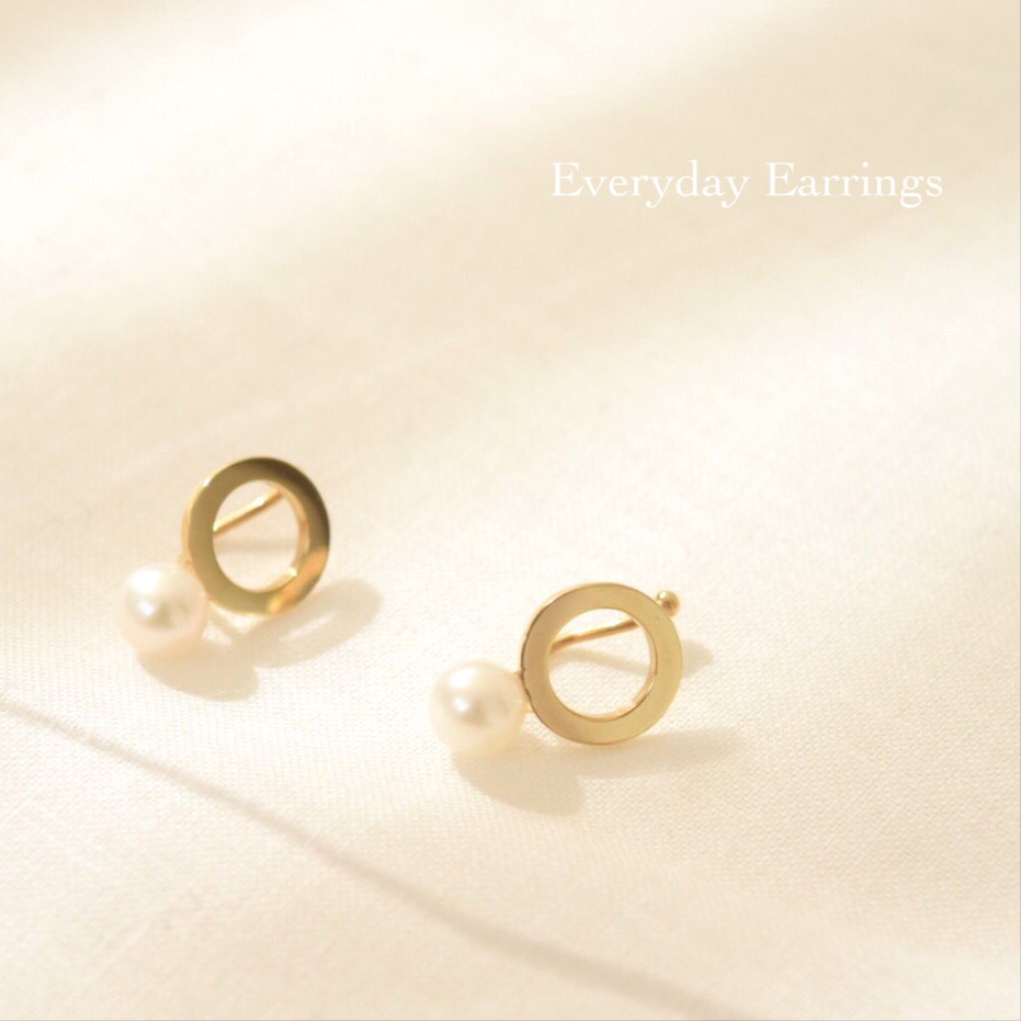 dot. 小さなまるとパールのイヤリング（ゴールド）【E35-332G】
