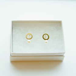 點.小圓形珍珠耳環（金）[E35-332G] 第3張的照片