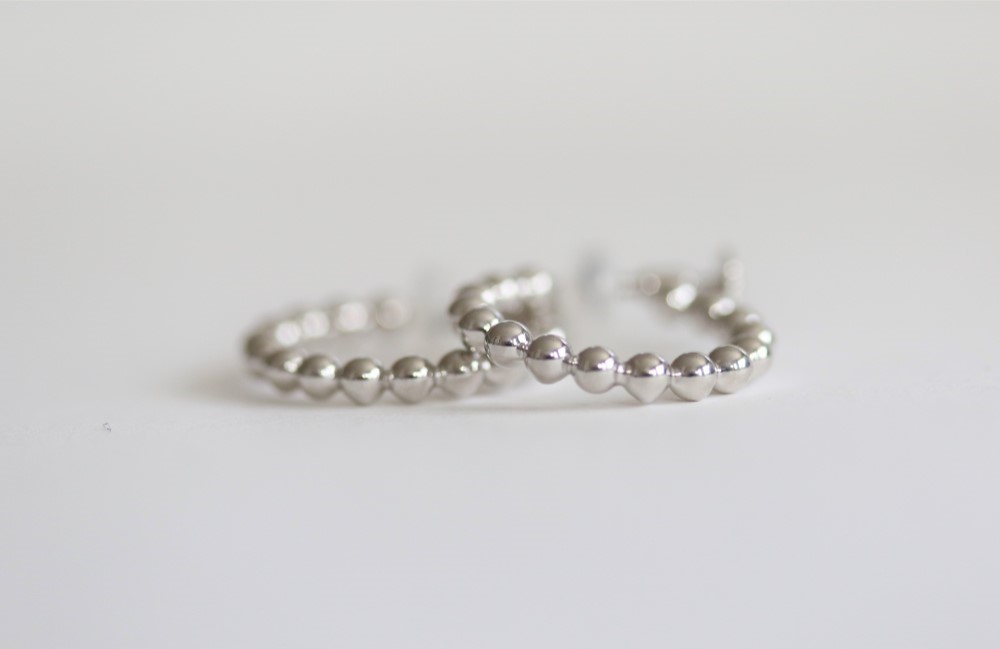 tsubutsubu.フープイヤリング(ネジタイプ/シルバー）【E23-332S】 9,768円