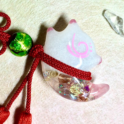 勾玉ピンク猫さんのキーホルダー(ローズクォーツ) 4枚目の画像