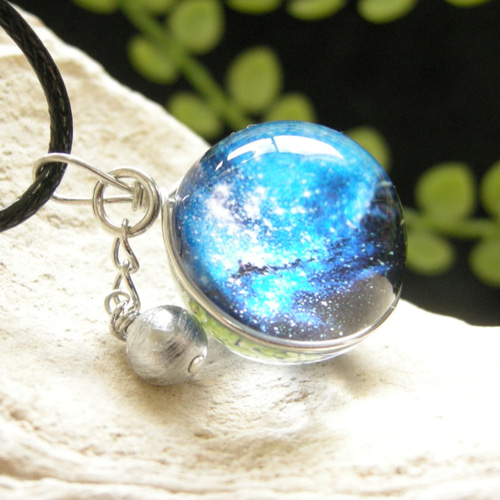 ギベオン隕石の粉入り 宇宙ガラスペンダントトップ ⭐️ 1点物 ハンドメイド 隕石の世界 #9 ギベオン隕石入り ガラス ペンダント 宇宙 【送料無料
