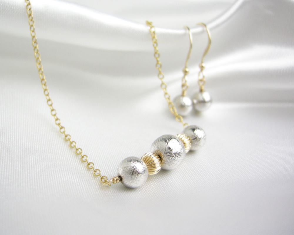 春の福袋 14kgf ギベオン隕石ピアス＆ネックレス２点セット＊シルバー