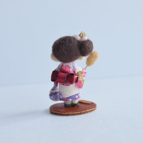 夏祭りを楽しむ浴衣の女の子（ピンク花柄）羊毛フェルト 3枚目の画像
