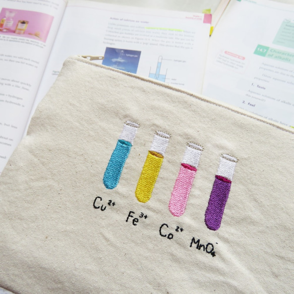 イオンの色刺繍テストチューブパターンペンシルケース/化学卒業 4枚目の画像