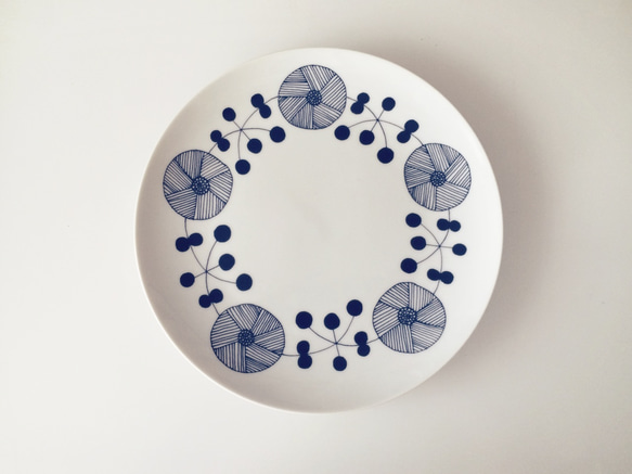 　\期間限定SALE /. 北欧柄のお皿　２ 【TVCM掲載商品】 1枚目の画像