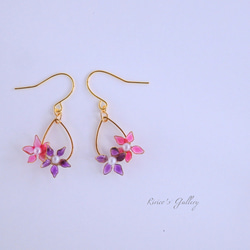 二つの小花の華奢なゴールドドロップピアスorイヤリング～ピンク&パープル 2枚目の画像