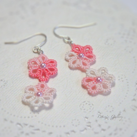 タティングレース☆二連小花のピアスorイヤリング+ピンク&ホワイトグラデーション+ 2枚目の画像