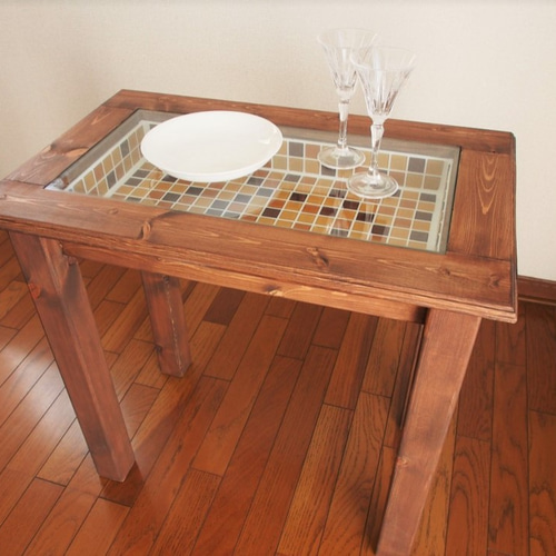 アンティーク調のガラス天板テーブル