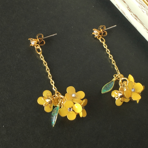 菜の花ピアス/スワロフスキー♡樹脂ノンホールピアス ピアス（スタッド 