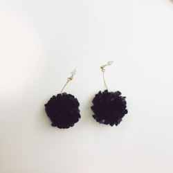 WU SPACE pompom earings black 手作毛球耳環 black 第2張的照片