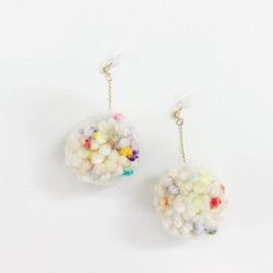 WU SPACE pompom earings cosmic wonderdust 手作毛球耳環 第5張的照片