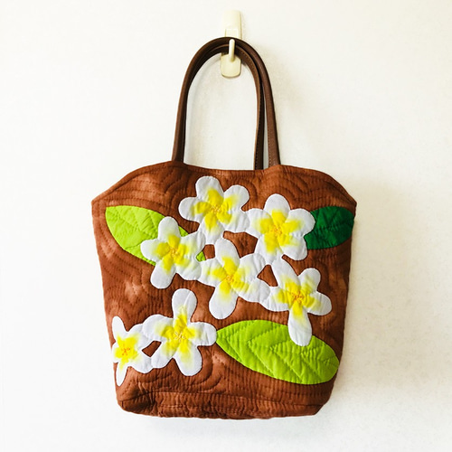 ☆受注制作☆ プルメリアのハワイアンキルトバッグ トートバッグ  