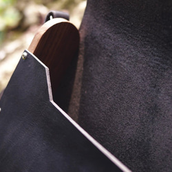 木x革系列 | 柚木皮革包 | 柚木方形側背包 | 義大利植鞣革|黑 第4張的照片