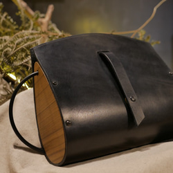 木x革系列 | 柚木皮革包 | 水滴形側背包 | 義大利植鞣革|黑 第4張的照片