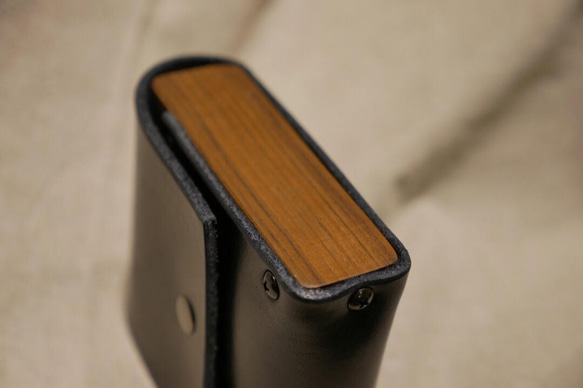 木x革系列 | 柚木皮革包 | 柚木煙盒 ||義大利植鞣革|黑色 第3張的照片
