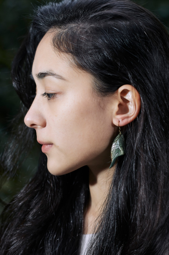 皮革植物系列 | 皮革葉子耳環 | 黃銅耳墜 | 綠 第1張的照片