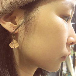 皮革植物系列 | 皮革葉子耳環 |銀杏| 黃銅耳墜 | 原皮色 第3張的照片