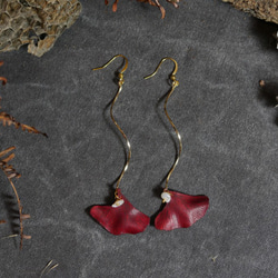 皮革花瓣耳環 第1張的照片