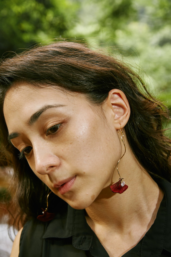 皮革花瓣耳環 第2張的照片