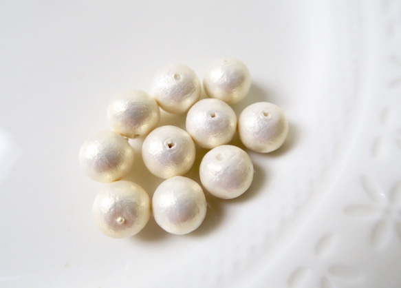 棉珍珠-8mm象牙白40顆(雙孔) 第2張的照片