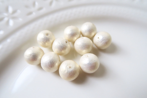 棉珍珠-10mm象牙白40顆(雙孔) 第1張的照片