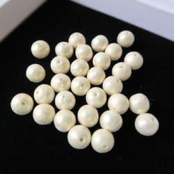 優惠Sale-棉珍珠-12mm象牙白100顆 (雙孔) 第4張的照片