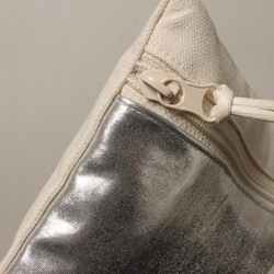 閃耀銀 LayBag 瞌睡包 大容量 化妝包 收納包 / 1day1bag 第4張的照片