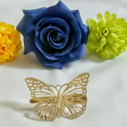 蝶々のヘアアクセサリーとUピン3本のセット 2枚目の画像