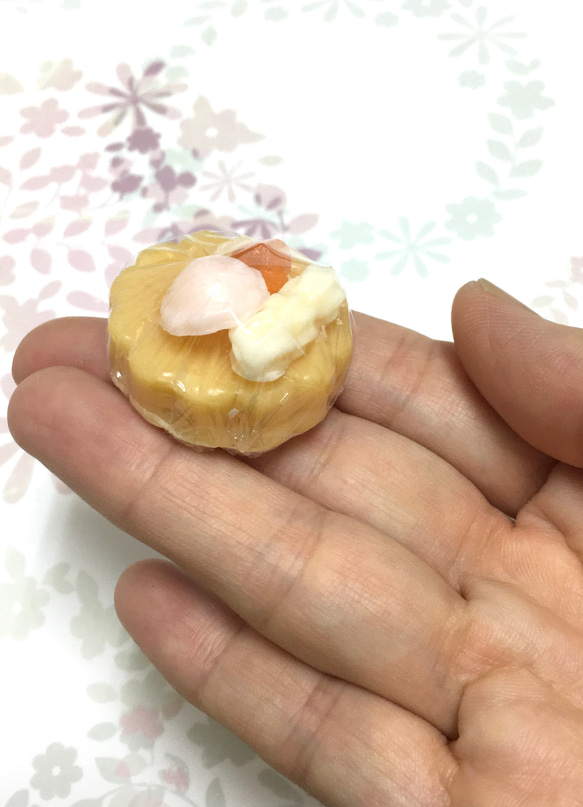 お菓子な石けん「ミニチュア・プレーン苺ワッフル」 2枚目の画像
