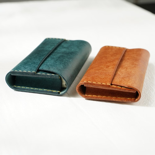 たくさん入る革と糸のみの名刺入れ 大容量 プエブロ 手染めレザー